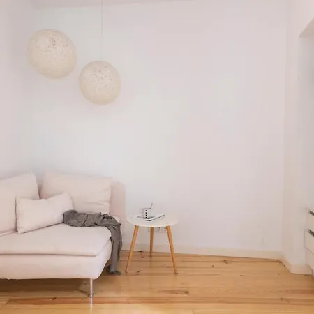 Plum Guide - Bicicleta Branca Apartment Lisbon